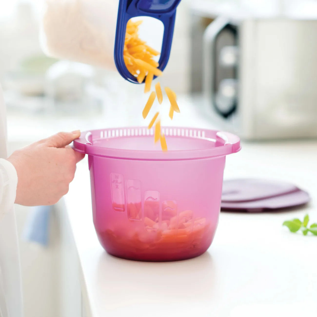 Großer Pasta Meister 3 L Rund von der Marke Tupperware / vielseitiger Nudelkocher / Mikrowellen Behälter / Schnell und Energiesparend / Hier direkt online kaufen