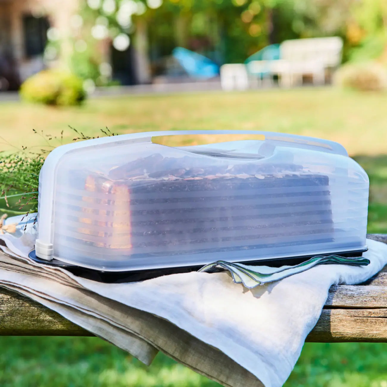 Königskuchen- Behälter von der Marke Tupperware / in der Farbe Schwarz /Kuchen Behälter / für Kastenkuchen, Biskuitrollen und andere Backwaren / Hier direkt online kaufen 