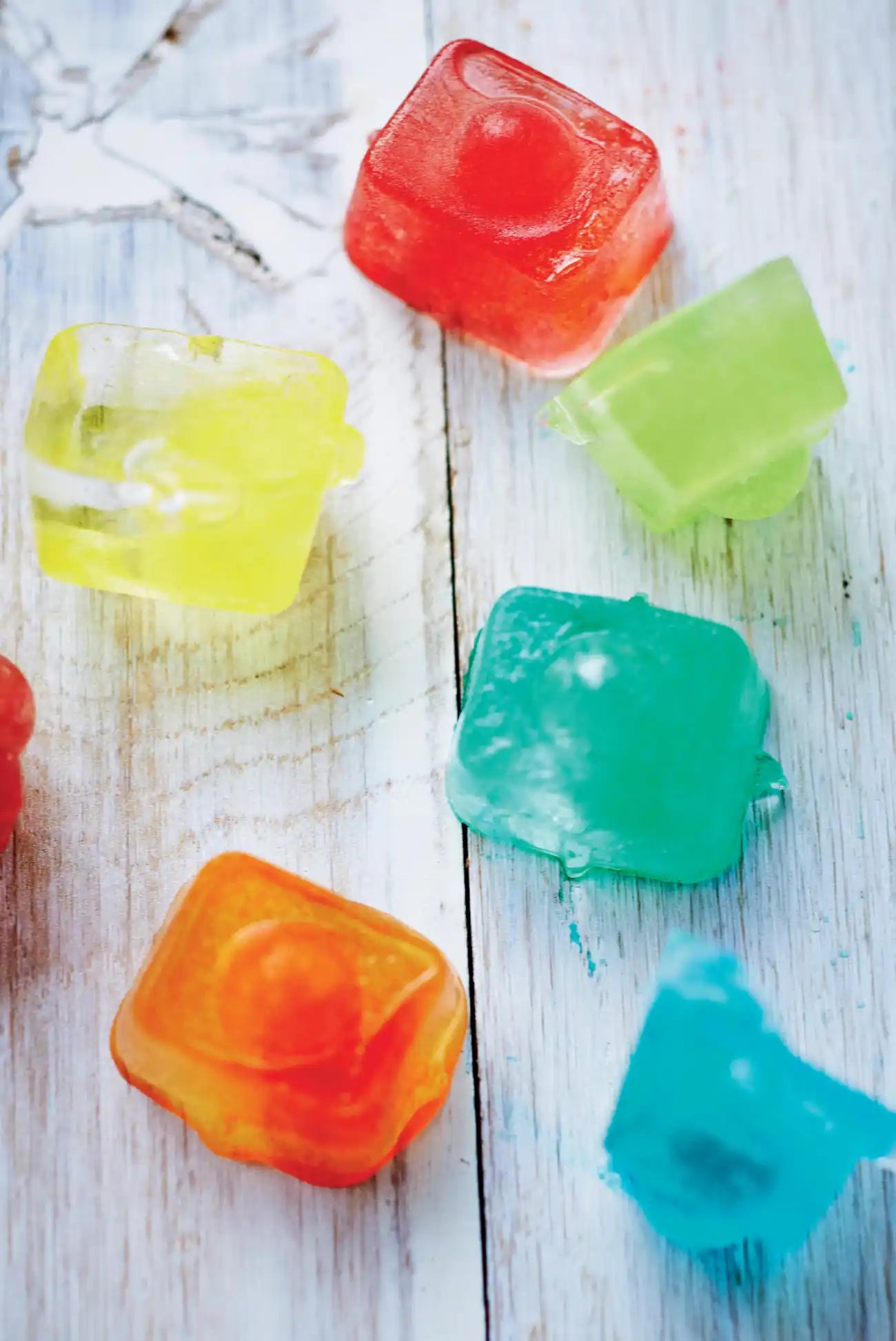 Eis-Kristall Eiswürfler Eiswürfelbehälter von der Marke Tupperware / in der Farbe Blau - Transparent / für große Eiswürfel / 14 Eiswürfel gleichzeitig / mehrere Eiswürfler sind stabil aufeinander Stapelbar / komfortabel zum Füllen / Hier direkt online kaufen