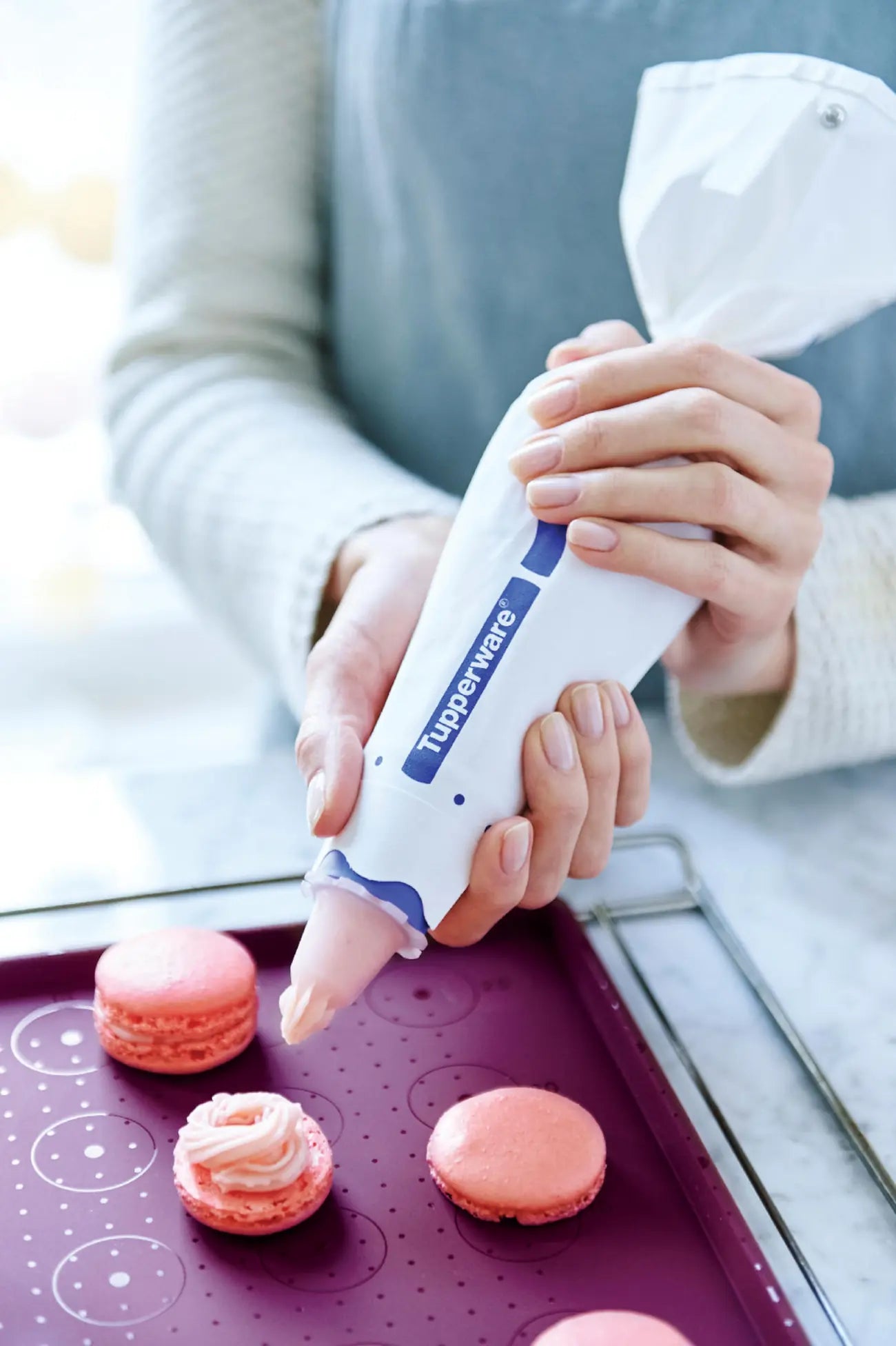 Silikon Backunterlage von der Marke Tupperware / Flexible Backunterlage in der Farbe Lila / mit Antihaft- Eigenschaft / Der Perfekte Ersatz für Backpapier / Hier direkt online kaufen