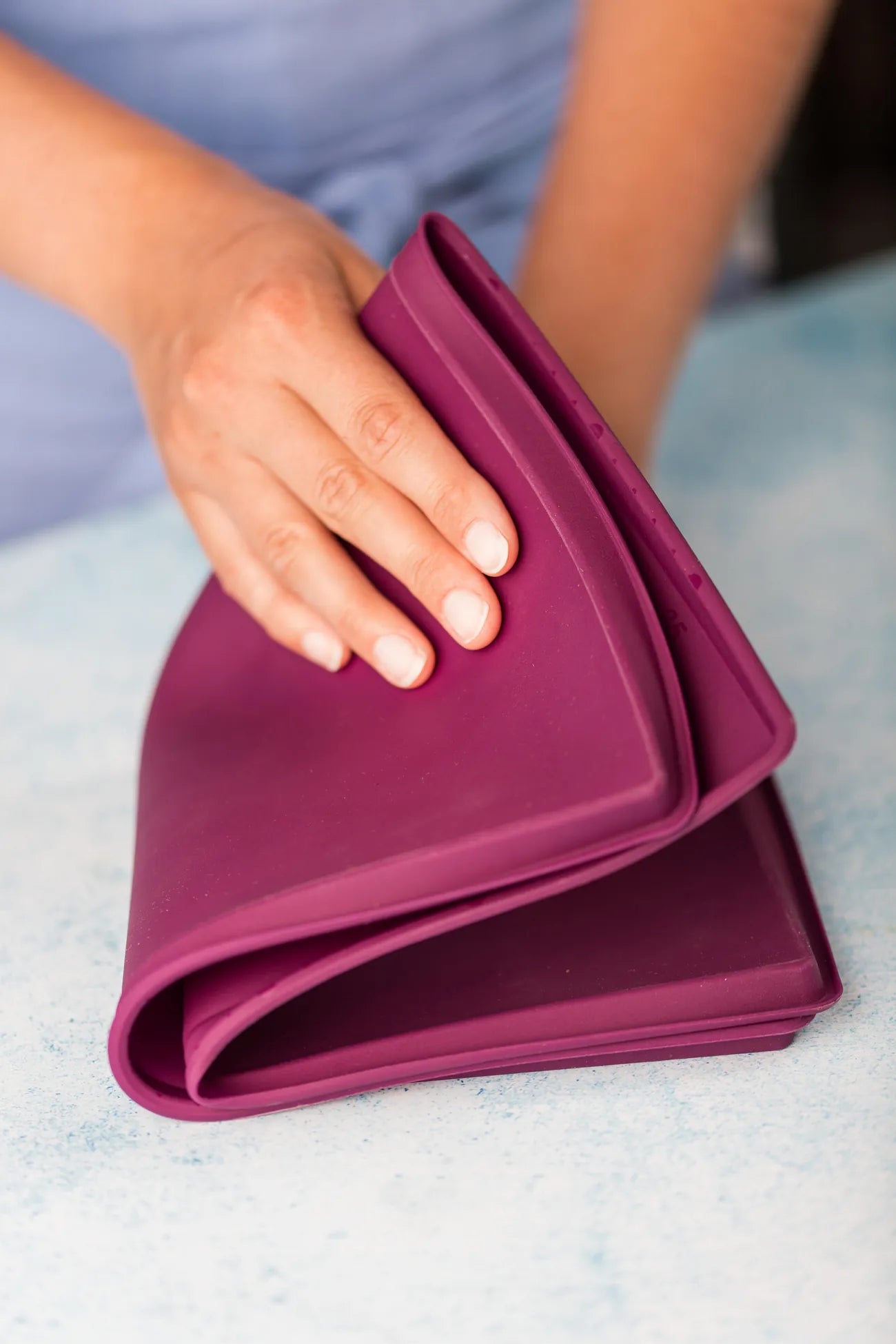 Silikon Backunterlage von der Marke Tupperware / Flexible Backunterlage in der Farbe Lila / mit Antihaft- Eigenschaft / Der Perfekte Ersatz für Backpapier / Hier direkt online kaufen