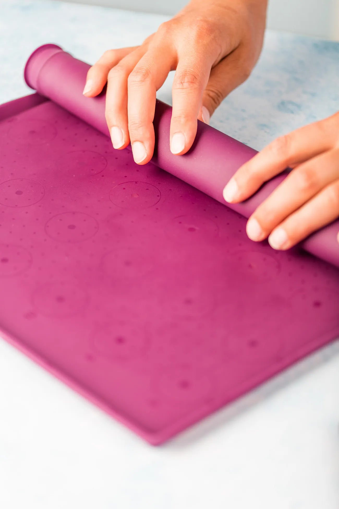 Silikon Backunterlage von der Marke Tupperware / Flexible Backunterlage in der Farbe Lila / mit Antihaft- Eigenschaft / Der Perfekte Ersatz für Backpapier / Hier direkt online kaufen