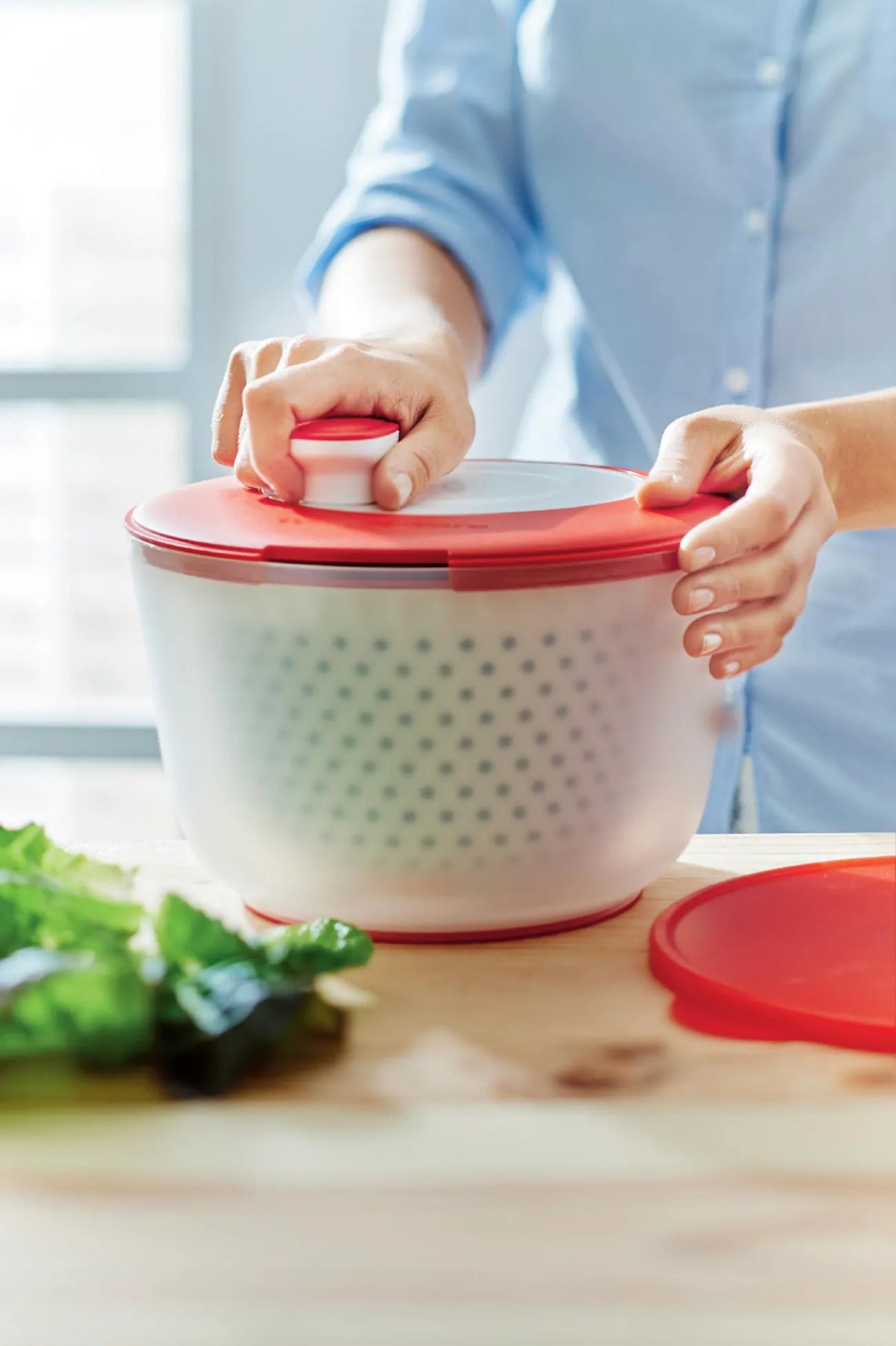 Salat Karussell 3,9 L von der Marke Tupperware / Salatschleuder, Frischhalte-/ Servierschüssel / zum Salat Schleudern, waschen und Trocknen / mit Siebeinsatz / Hier direkt online kaufen