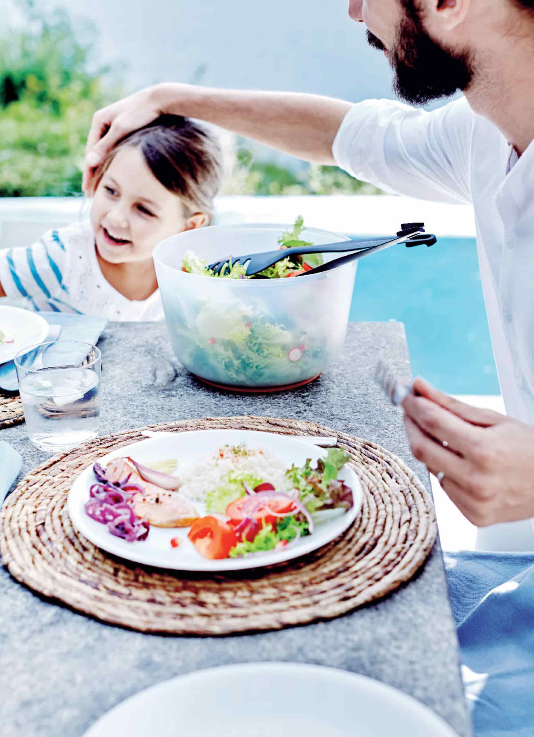 Salat Karussell 3,9 L von der Marke Tupperware / Salatschleuder, Frischhalte-/ Servierschüssel / zum Salat Schleudern, waschen und Trocknen / mit Siebeinsatz / Hier direkt online kaufen