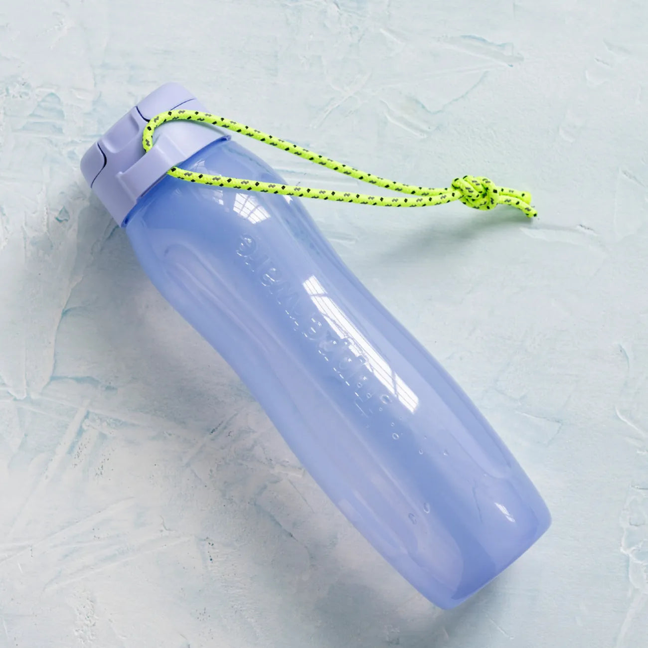 EcoEasy Trinkflasche 750 ml Flieder von der Marke Tupperware / in der Farbe Flieder / Trinkflasche / Wasserflasche / Perfekt für Unterwegs / Hier direkt online kaufen