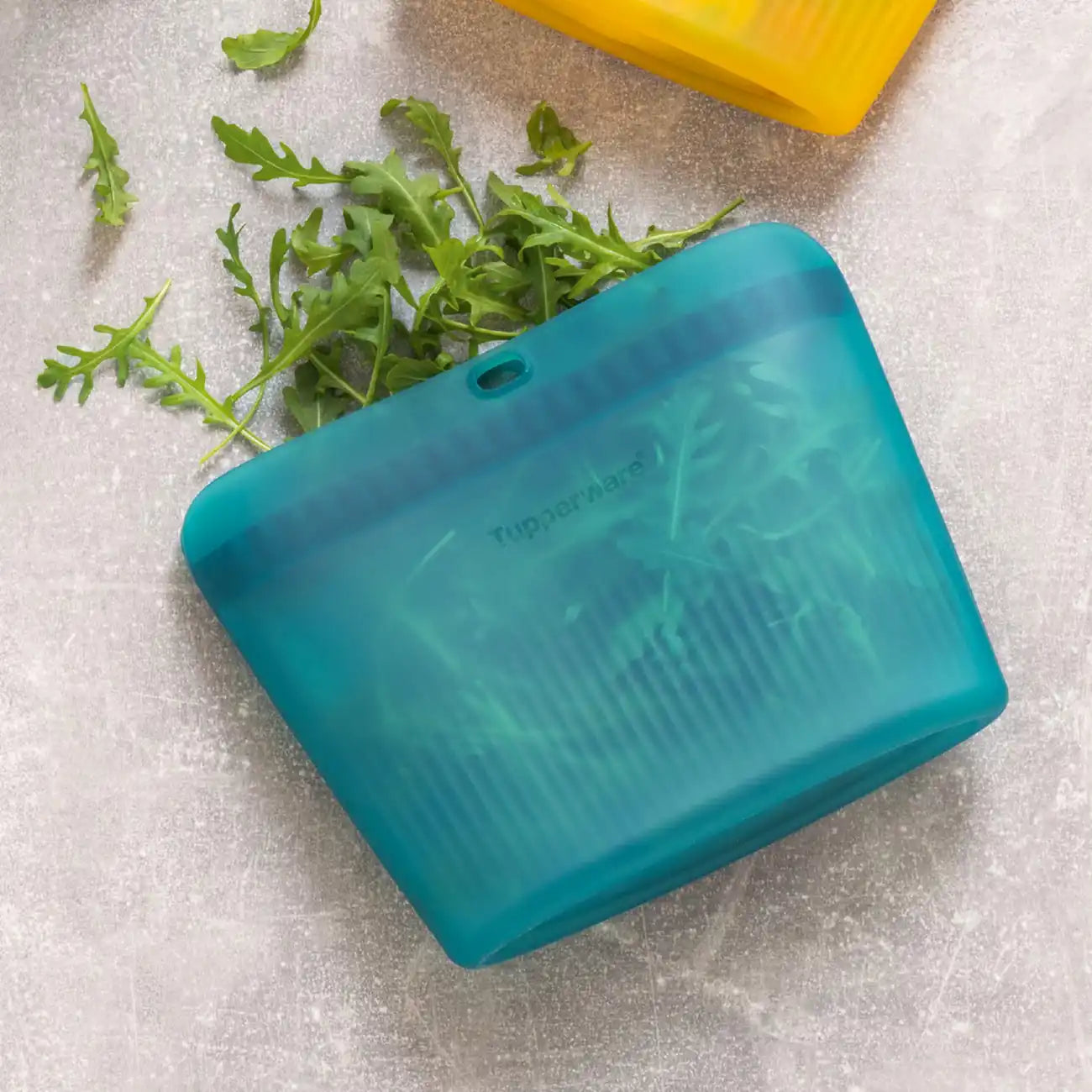 Ultimate Silicone Bag M 1L von der Marke Tupperware / in der Farbe Türkis / Vielseitig einsetzbar / Kühlschrank, Gefriergerät, Backofen und Mikrowellen geeignet / Perfekt zum Aufbewahren / Hier direkt online kaufen