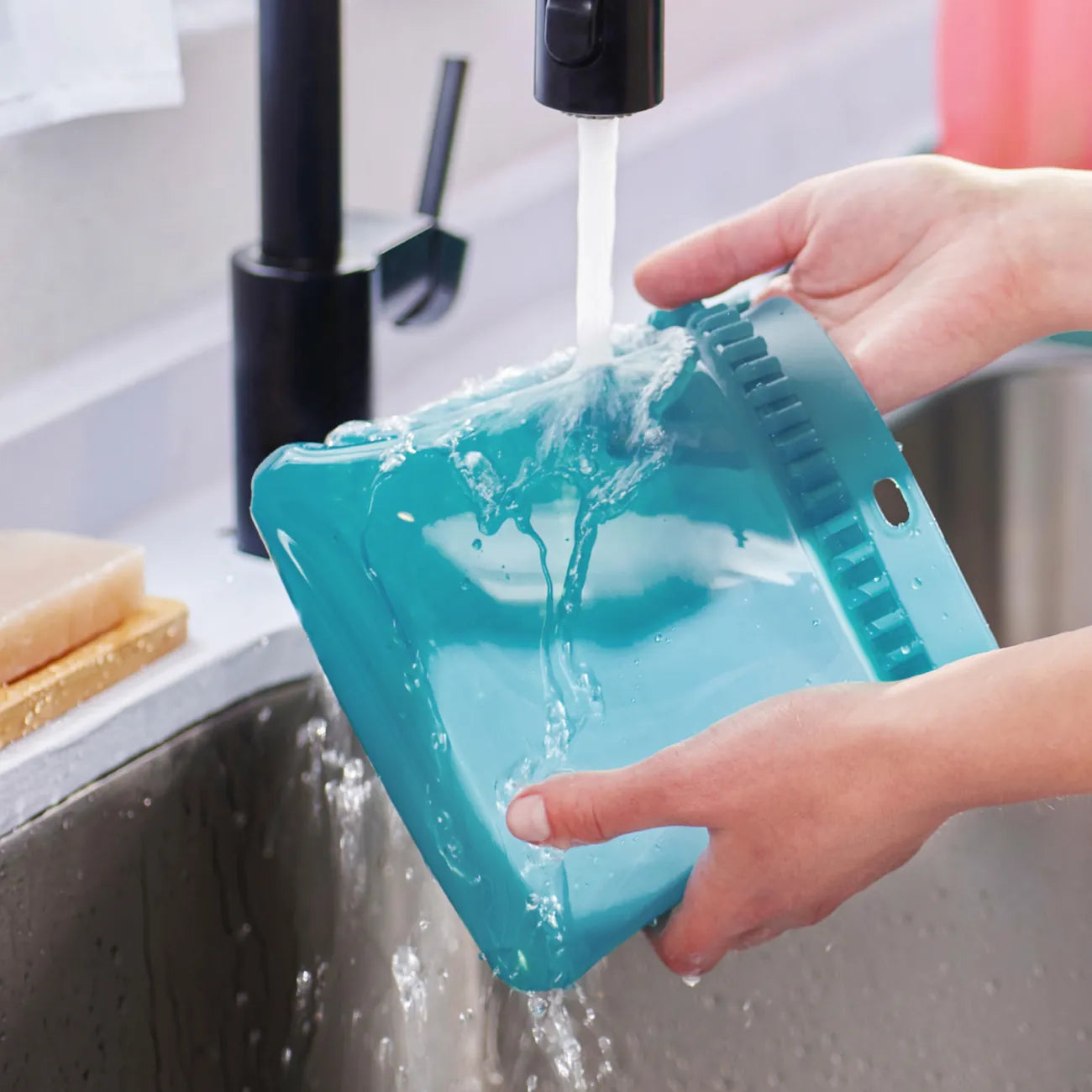 Ultimate Silicone Bag M 1L von der Marke Tupperware / in der Farbe Türkis / Vielseitig einsetzbar / Kühlschrank, Gefriergerät, Backofen und Mikrowellen geeignet / Perfekt zum Aufbewahren / Hier direkt online kaufen
