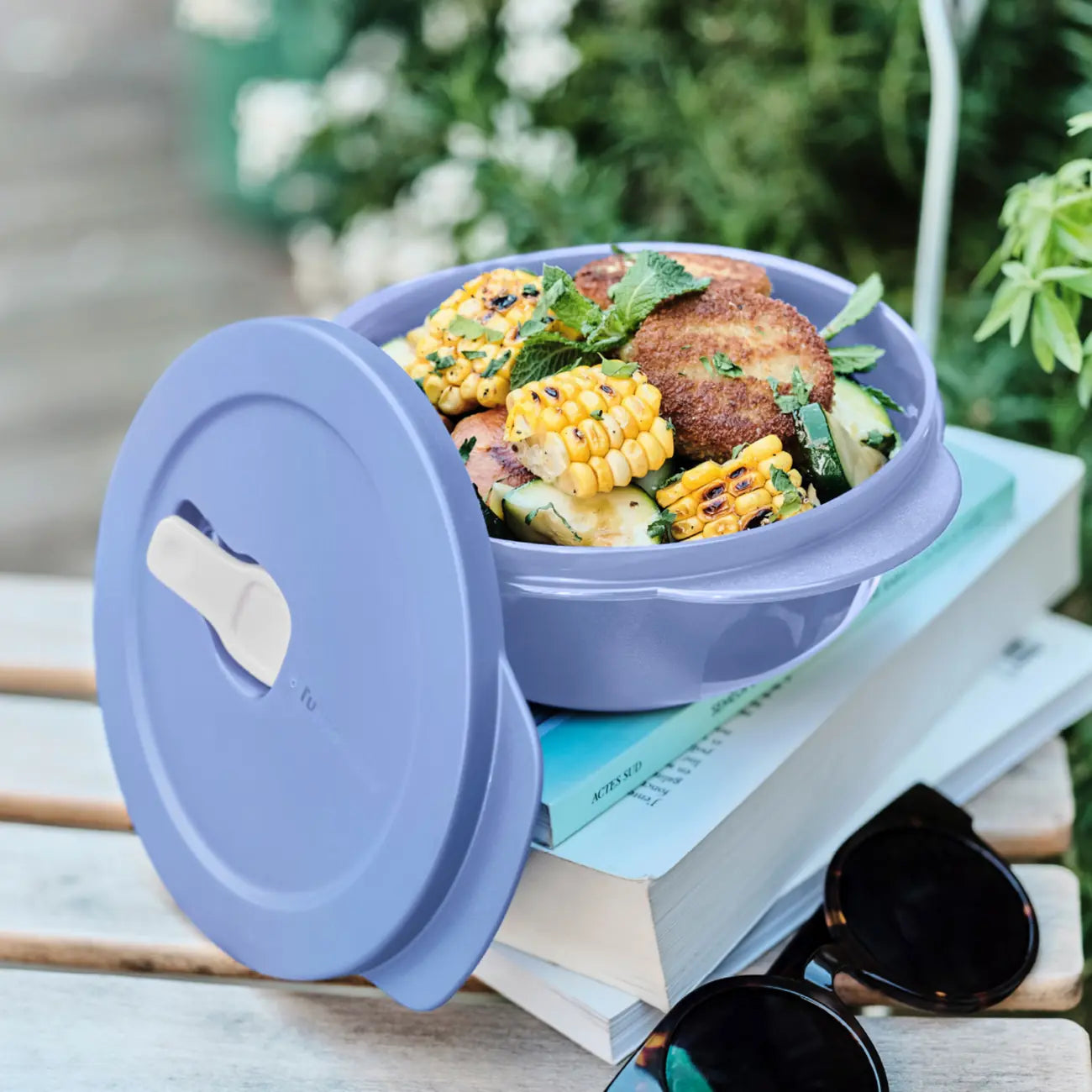 CrystalWave 560ml Mikrowellenbehälter von der Marke Tupperware / in der Farbe Flieder / zum Vorkochen, mitnehmen und aufwärmen / Dichtschließender Deckel mit Ventil / Hier direkt online kaufen