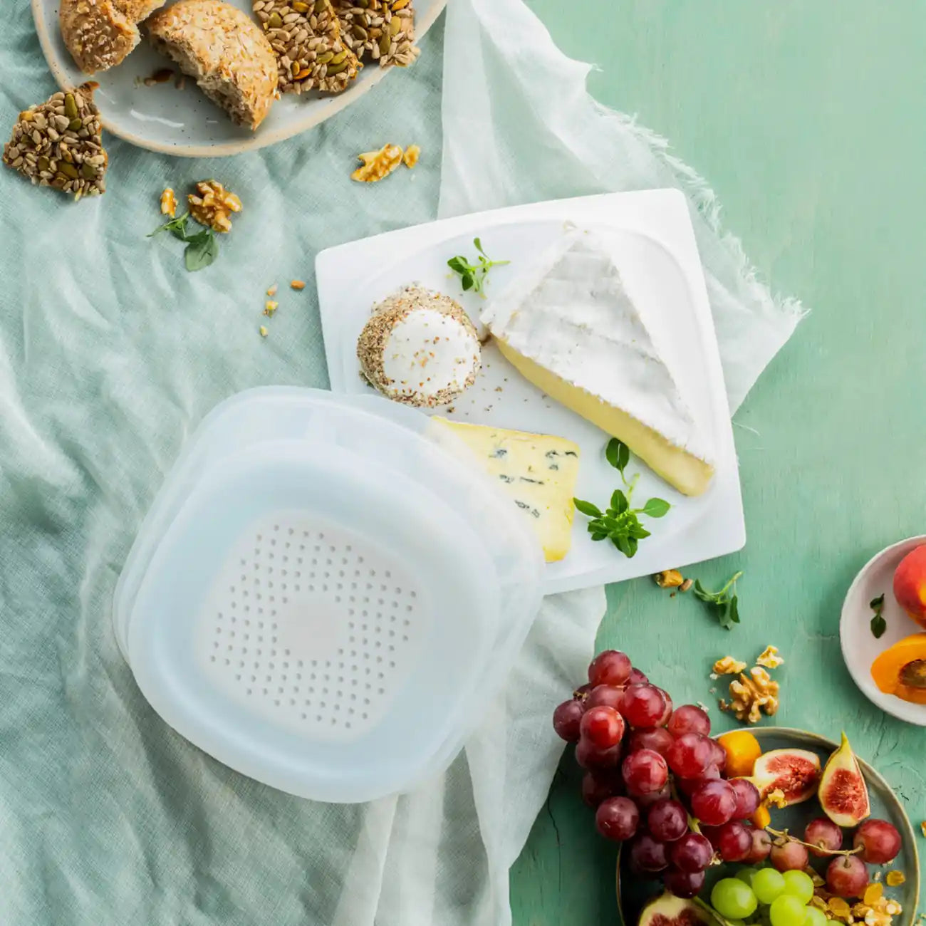 Junior KäseMax 2 von der Marke Tupperware / Frischhaltedose für Käse / mit Praktischer CondensControl / Spülmaschinengeeignet / inkl. Praktischer Servierplatte und Haubendeckel / für den Kühlschrank / Hier direkt online kaufen