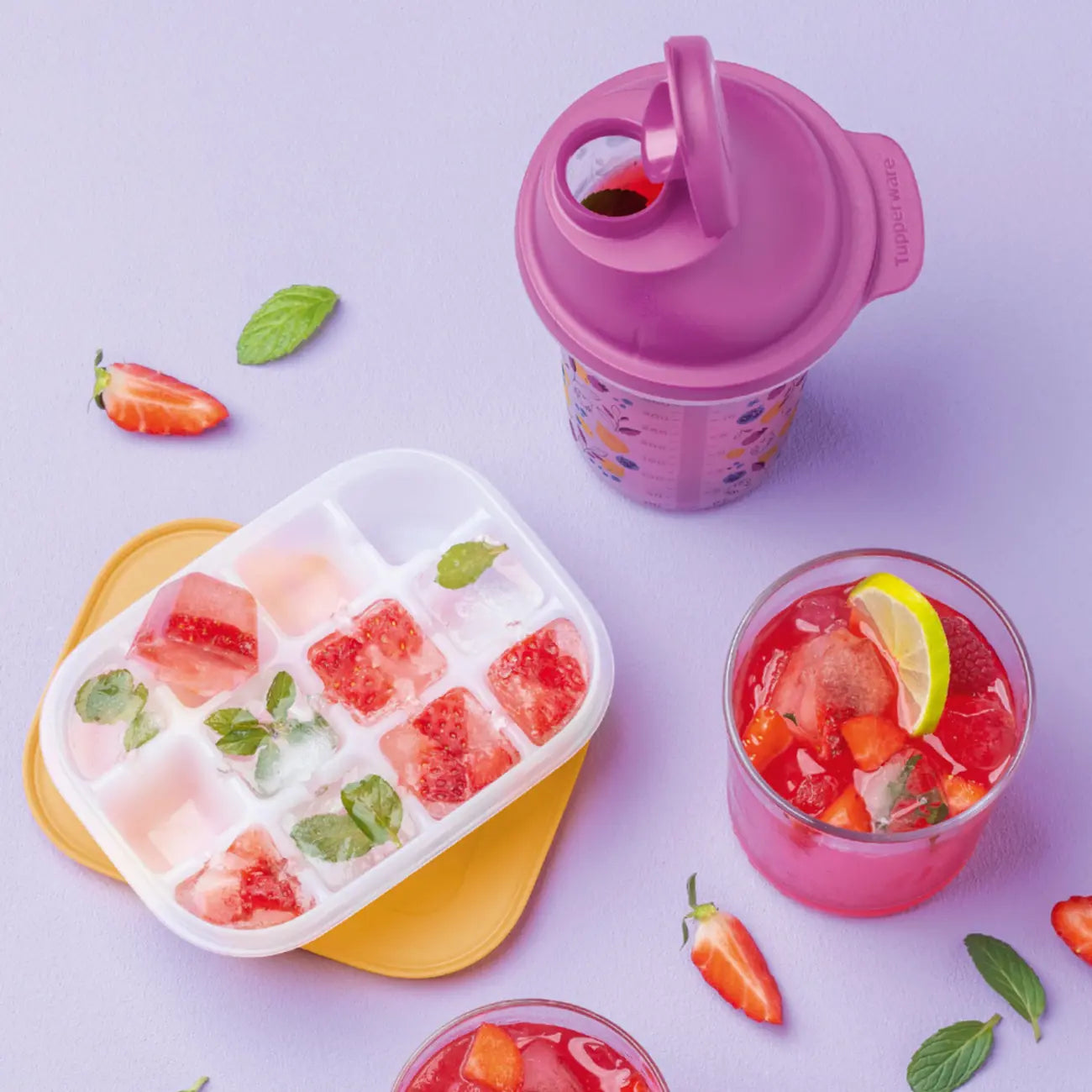 Eis Kristall Gefrierbehälter von der Marke Tupperware / für 12 Eiswürfel / genauso Ideal zum Einfrieren von kleineren Resten / aus Flexiblen Material / Hier direkt online kaufen