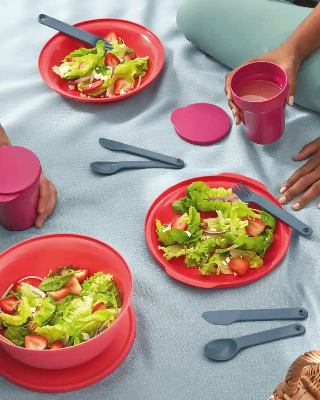 Aloha Servierschale von der Marke Tupperware / mit luft- und wasserdichtem Deckel / Ideal fürs Buffet und zum Transportieren / modular Stapelbar / Platzsparend ineinander Stapelbar / Servier Schüssel / Hier direkt online kaufen