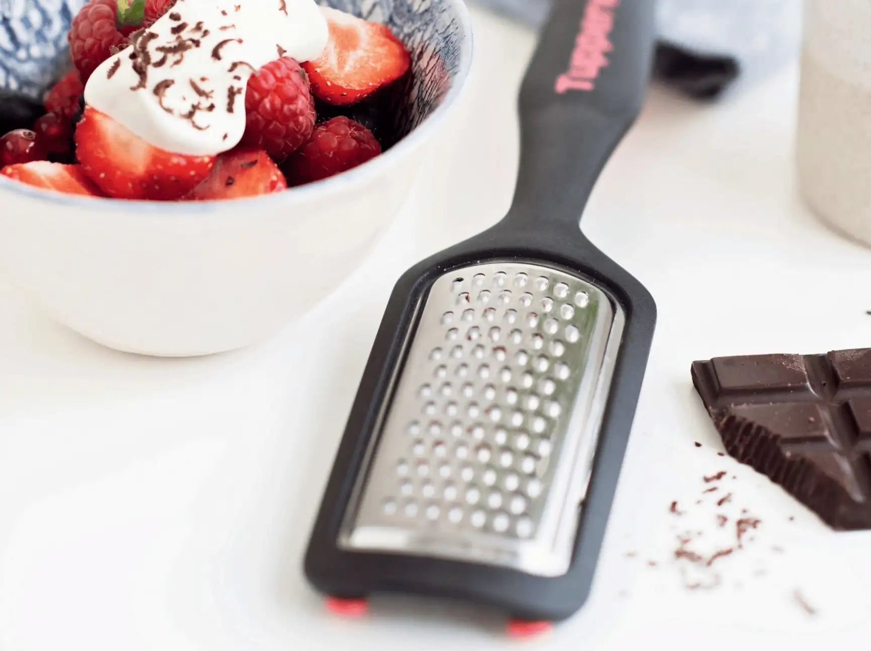 Griffbereit Küchenreibe von der Marke Tupperware / mit ergonomischen Griff / Hier direkt online kaufen