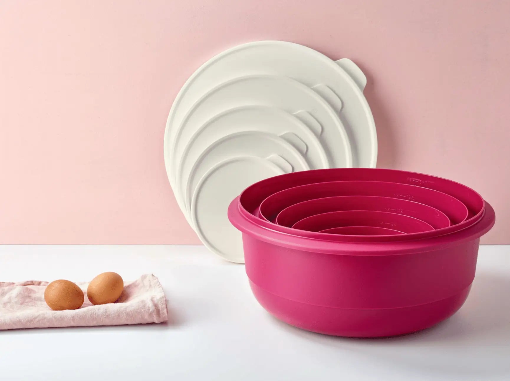 Rührschüssel Pro 1L von der Marke Tupperware / mit Praktischen Deckel / mit Kratzfestem Boden / mit integrierter Messskala / Luft und Wasserdicht schießender Deckel / ineinander Stapelbar / Hier direkt online kaufen