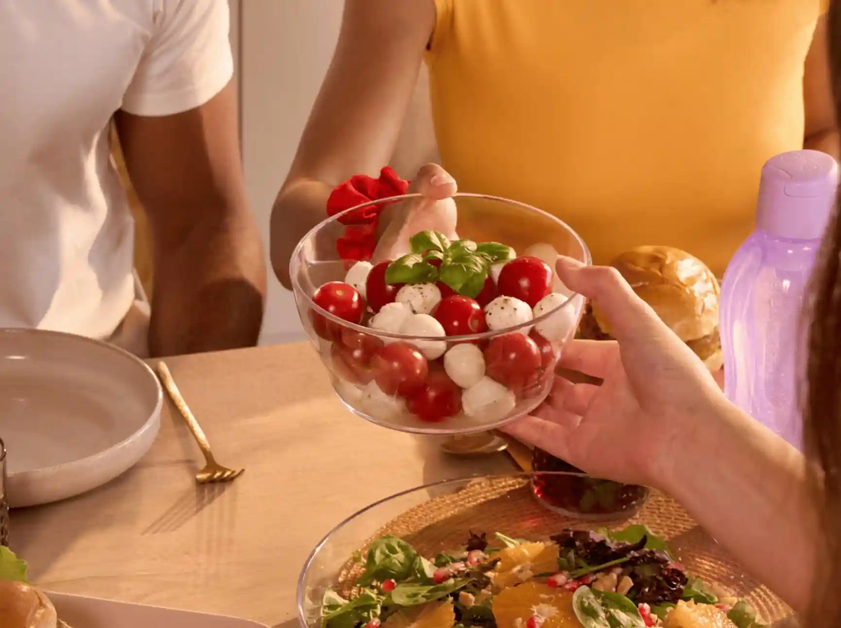 Clear Line Schüsseln von der Marke Tupperware / Elegante Servierschüsseln / mit Luft und Wasserdichtem Deckel / Hier direkt online kaufen