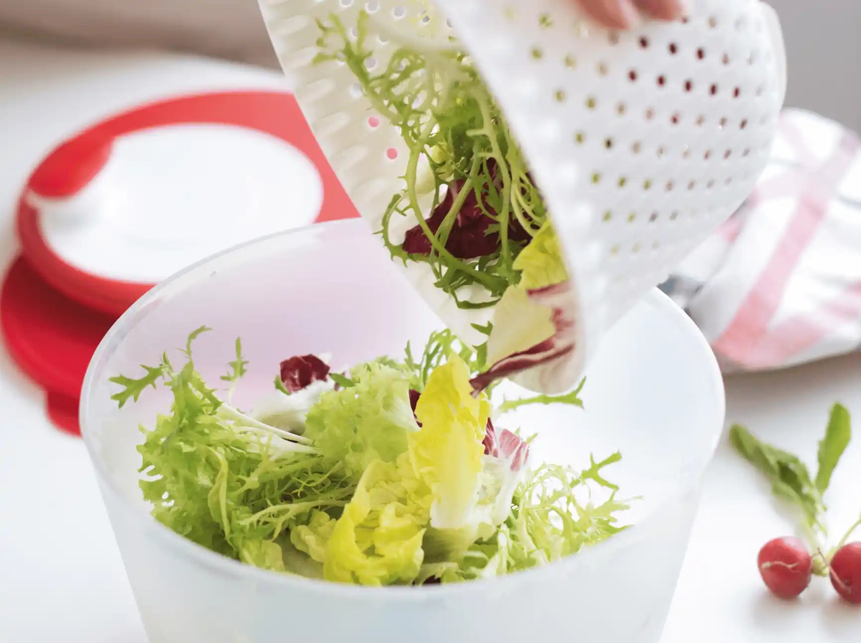 Salat Karussell von der Marke Tupperware / inkl. Salat Sieb / Salatschleuder mit Kurbel / Hier direkt online kaufen