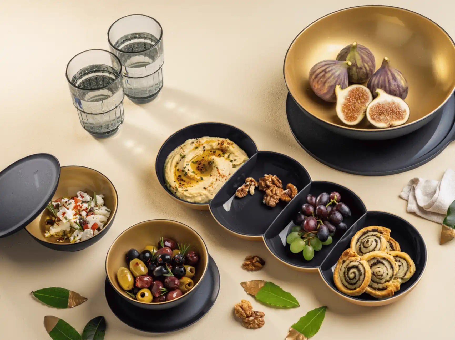 Allegra Schüssel von der Marke Tupperware / Servierschüssel mit Deckel / Perfekt für jede Grillparty, Familienfeier oder auch Picknick / Hier direkt online kaufen 