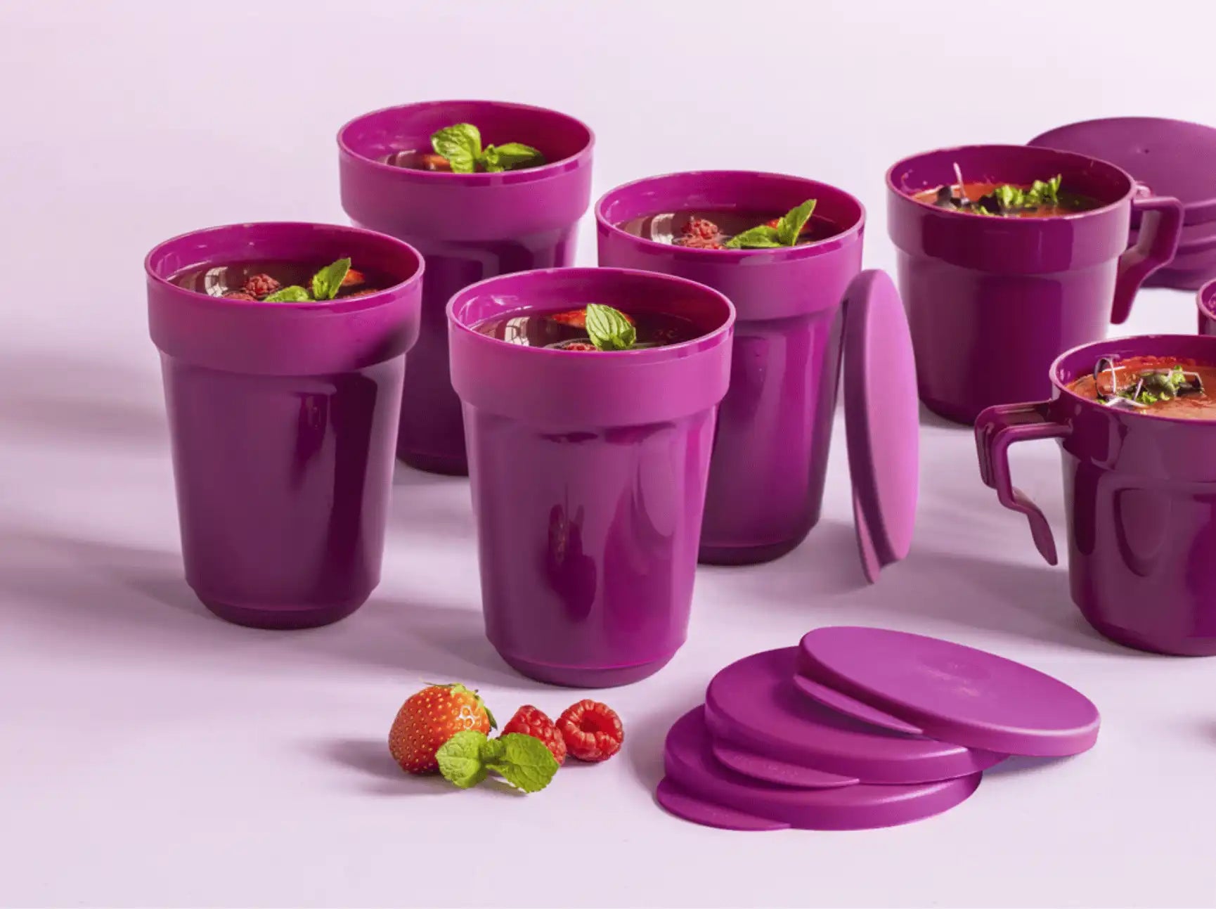 Aloha Becher 470ml mit Deckel von der Marke Tupperware in der Farbe Beere / robust und wieder verwendbar / platzsparend / Hier direkt online kaufen