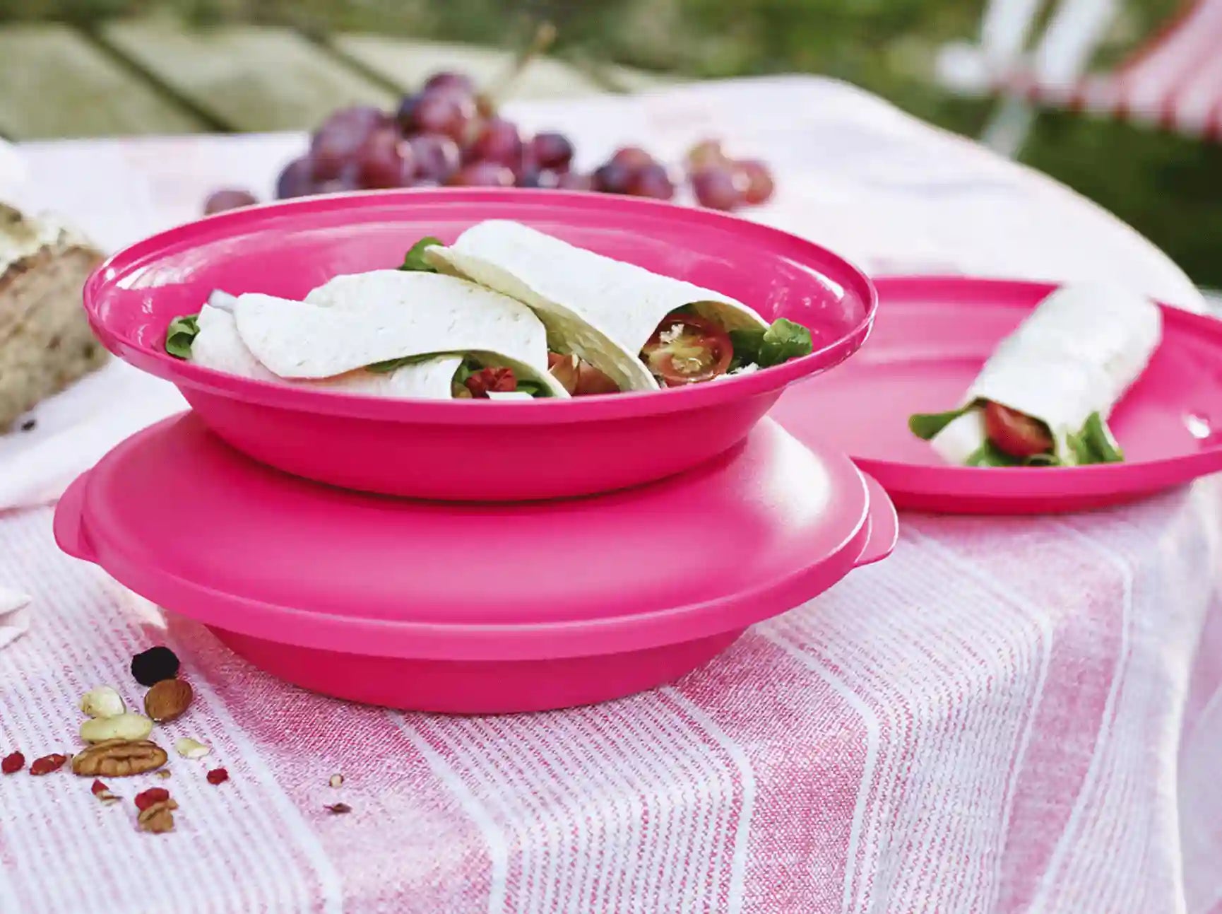 Aloha Servierschale von der Marke Tupperware / mit luft- und wasserdichtem Deckel / Ideal fürs Buffet und zum Transportieren / modular Stapelbar / Platzsparend ineinander Stapelbar / Servier Schüssel / Hier direkt online kaufen