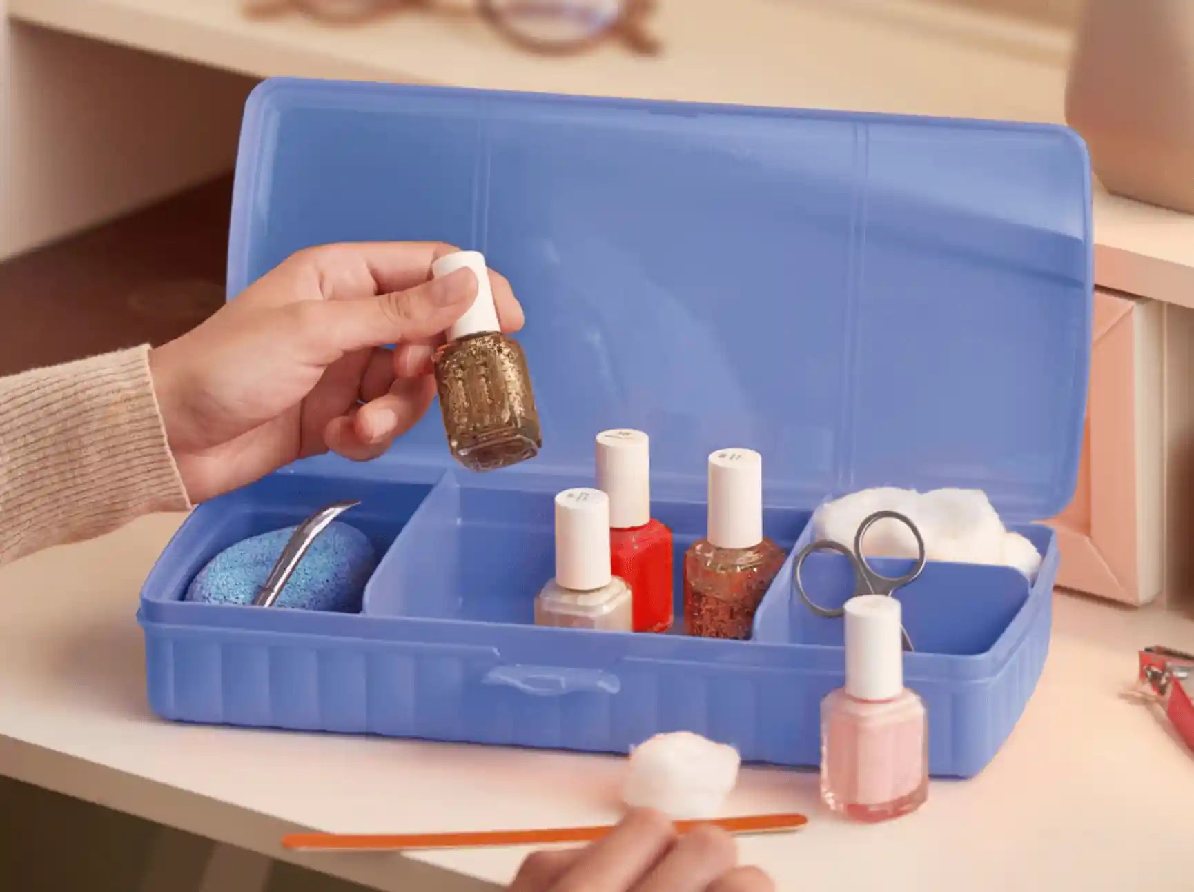 Pausen Buffet von der Marke Tupperware / in der Farbe Lila / Vier Fächer für die Perfekte Ordnung / Ideal als Lunchbox oder Snackbox für Unterwegs / Einfach zu Öffnen / Nachhaltig & Wiederverwendbar / Hier direkt online kaufen